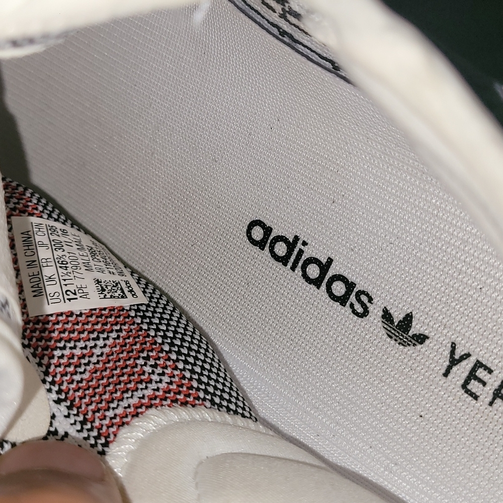 adidas Yeezes - Picture 5 of 5